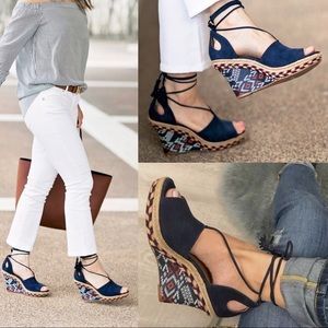 CAbi Isla Boho Lace Up Strappy Fringe Wedge Size 6